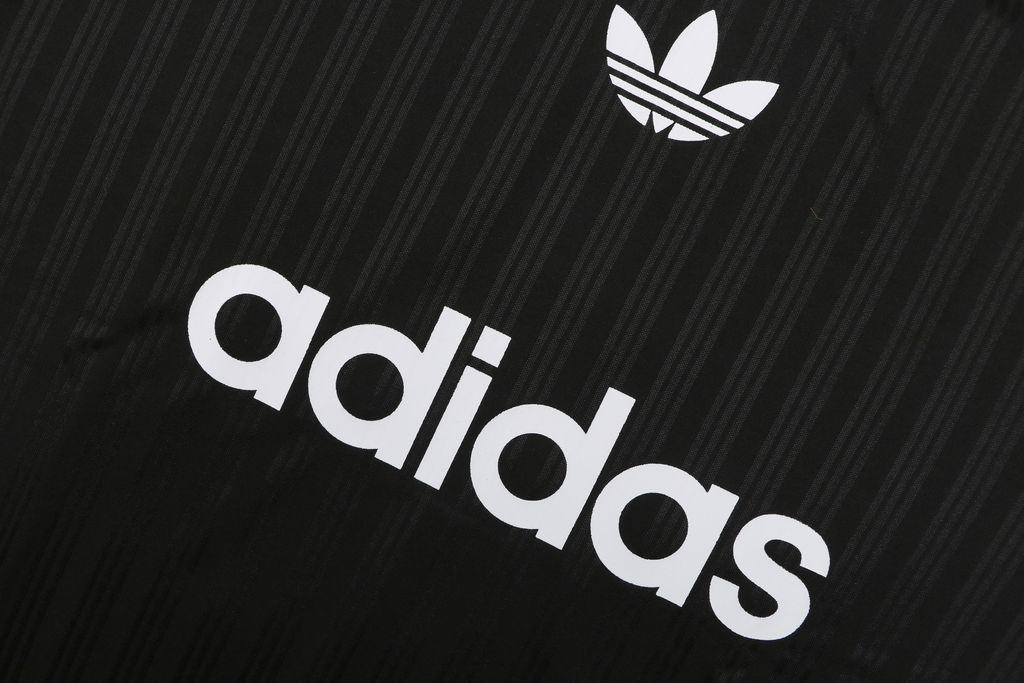 adidas-color-trefoil-retro-logo-street-loose-fit-detail