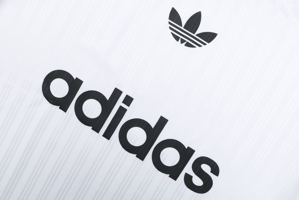 adidas-color-trefoil-retro-logo-street-loose-fit-detail