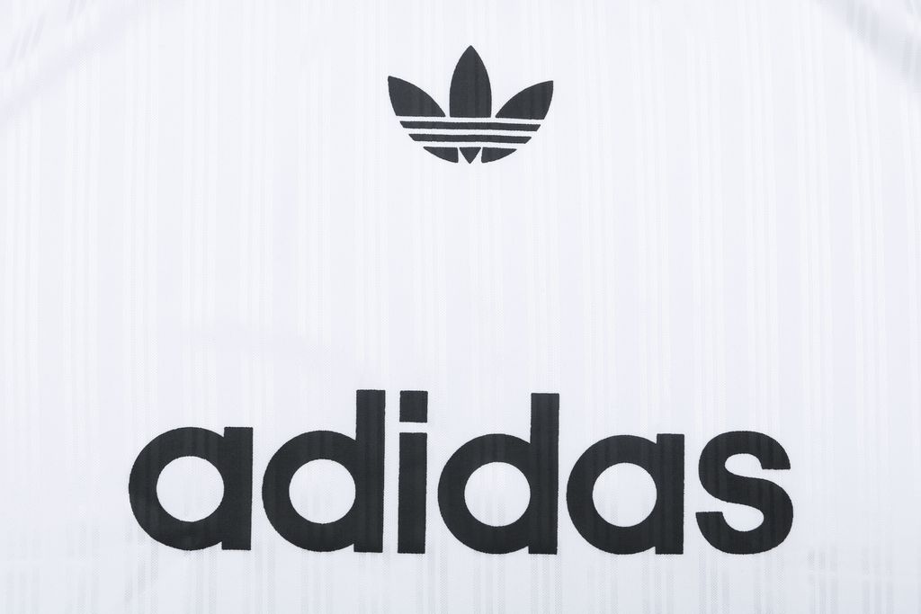adidas-color-trefoil-retro-logo-street-loose-fit-detail