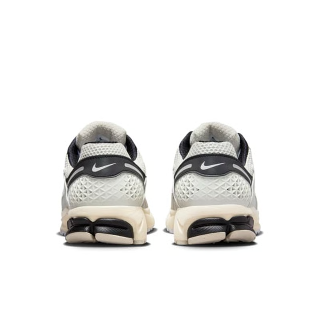 nike-zoom-vomero-5-supersonic-light-bone-black-lifestyle-sneaker-fn7649-110.pic