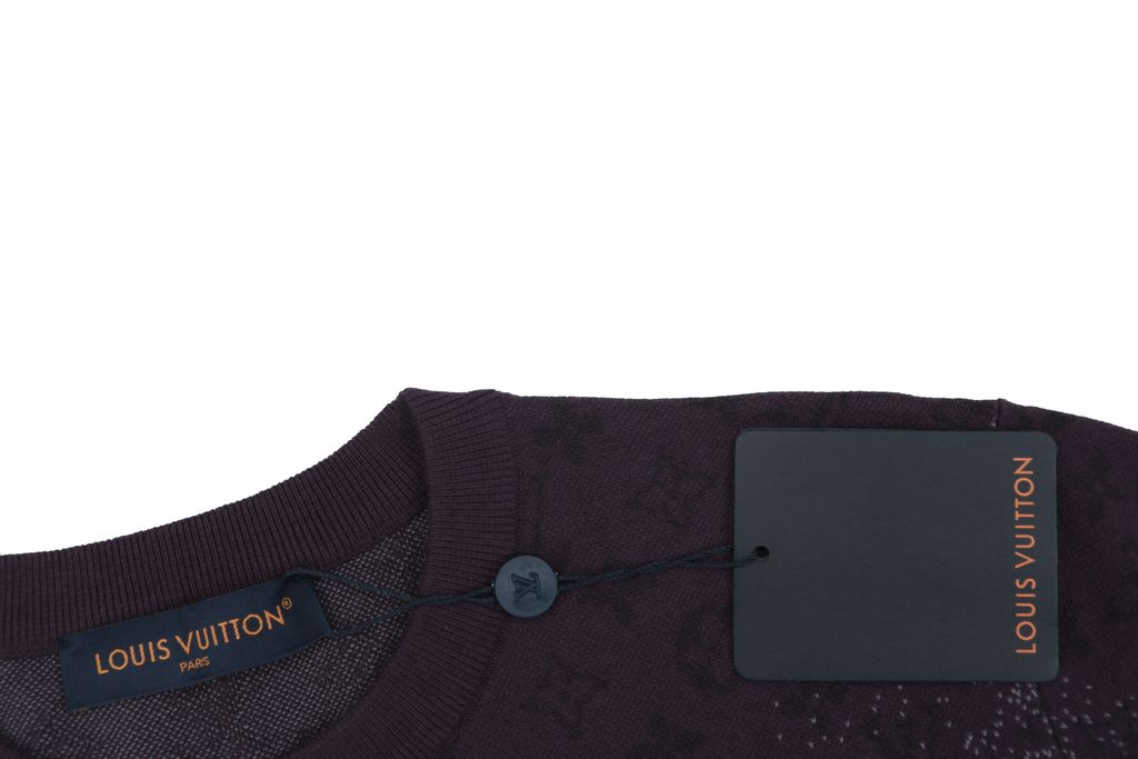 louis-vuitton-purple-gradient-monogram-jacquard-striped-ribbed-collar-detail