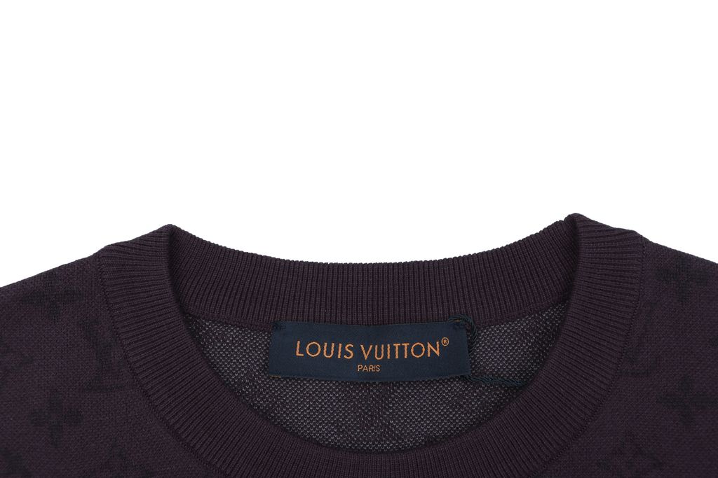 louis-vuitton-purple-gradient-monogram-jacquard-striped-ribbed-collar-detail