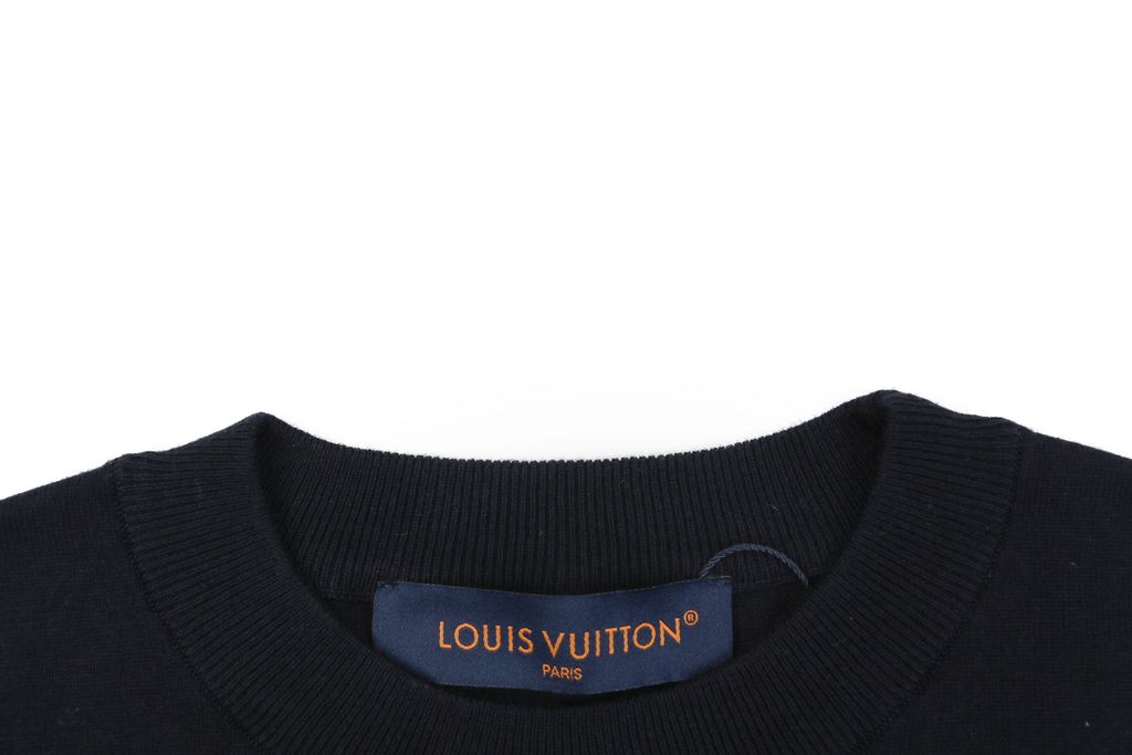 louis-vuitton-arm-letter-jacquard-striped-ribbed-collar-detail