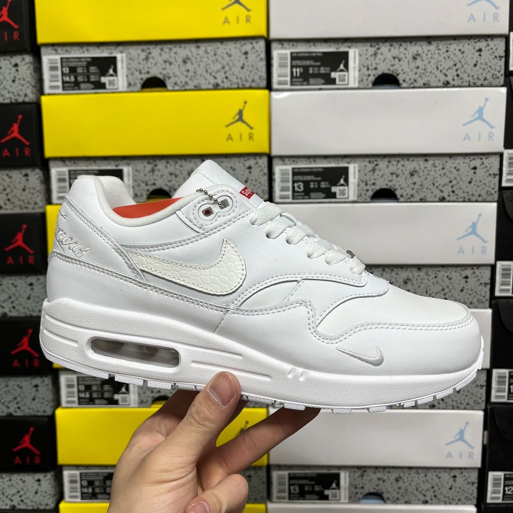 nike-air-max-1-87-sp-supreme-triple-white-profile-hf8813-100.jpg