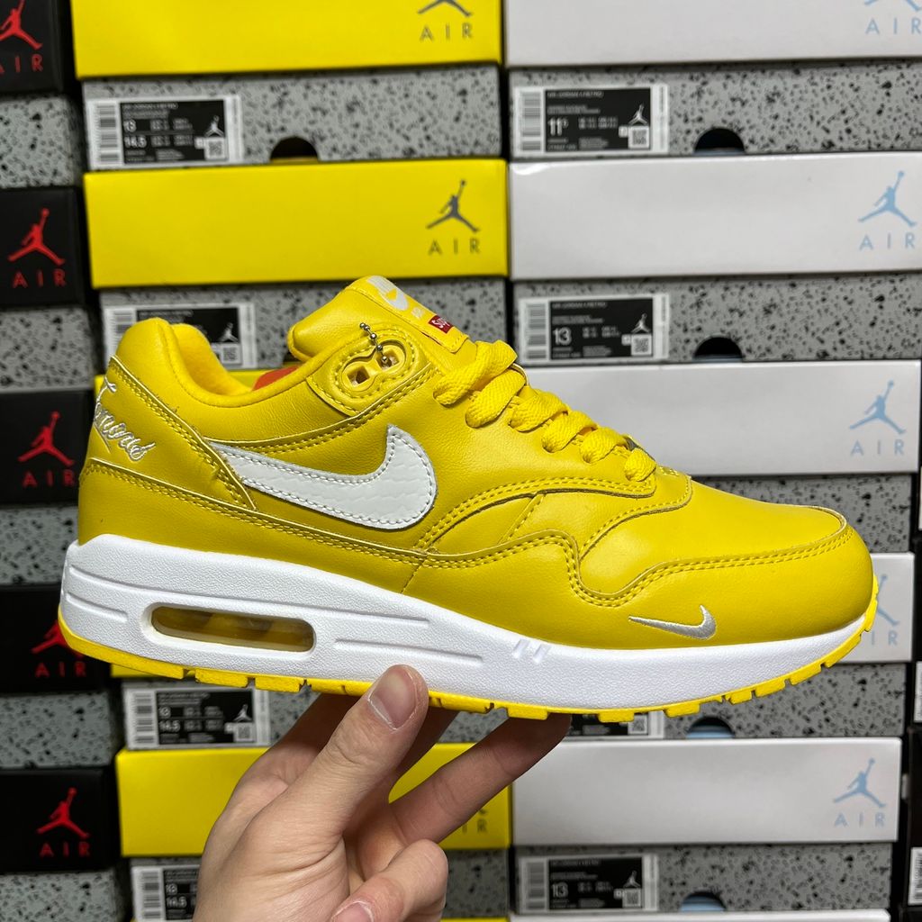 nike-air-max-1-87-sp-supreme-speed-yellow-profile-hf8813-700.jpg