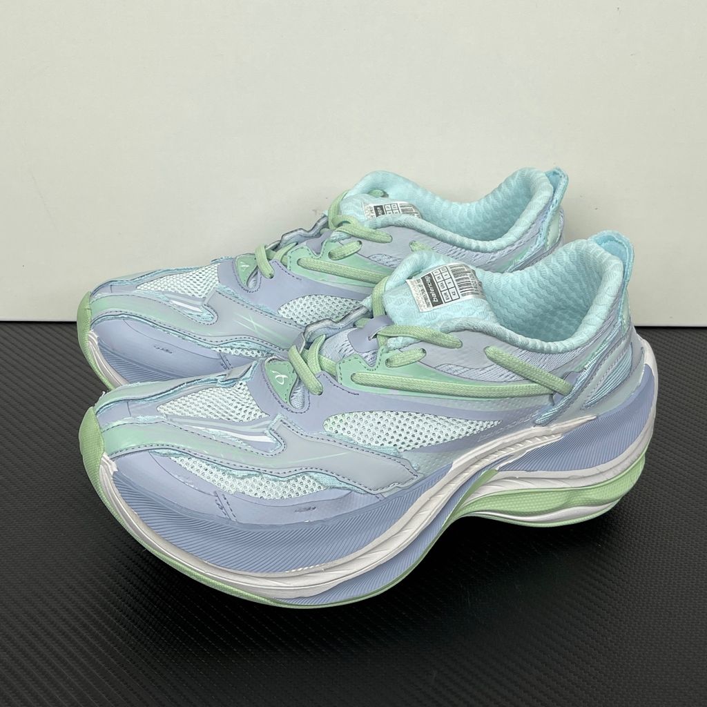 balenciaga-jet-sneaker-macaron-pastel-embossed-chunky-profile-872642wmrtn9191.jpg