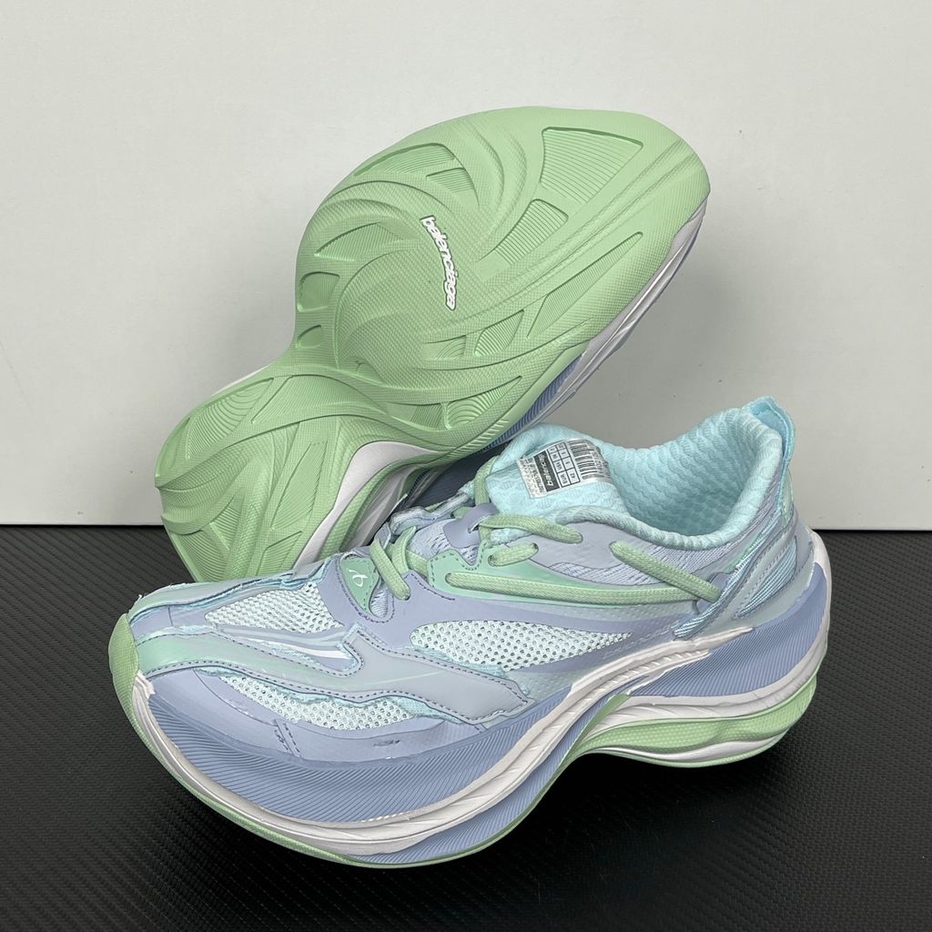 balenciaga-jet-sneaker-macaron-pastel-embossed-chunky-profile-872642wmrtn9191.jpg