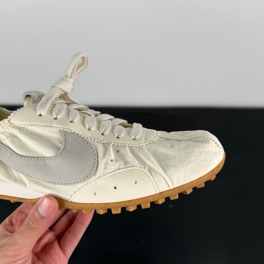 jacquemus-nike-moon-shoe-sp-soft-pearl-profile-hv8547-002.jpg