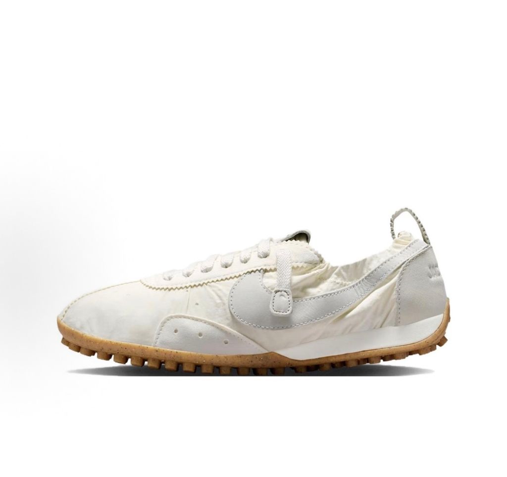 jacquemus-nike-moon-shoe-sp-soft-pearl-profile-hv8547-002.pic_hd