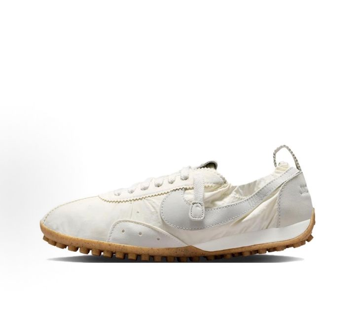 jacquemus-nike-moon-shoe-sp-soft-pearl-profile-hv8547-002.pic_hd