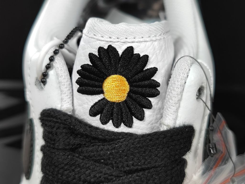 g-dragon-nike-air-force-1-daisy-logo-tongue-paint-streak-midsole