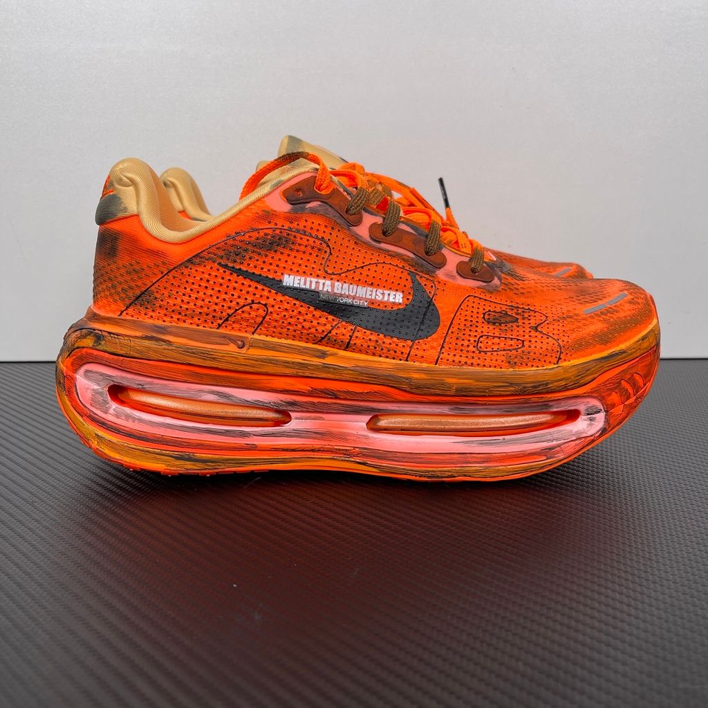 nike-vomero-premium-melitta-baumeister-io7166-800-distressed-orange-profile