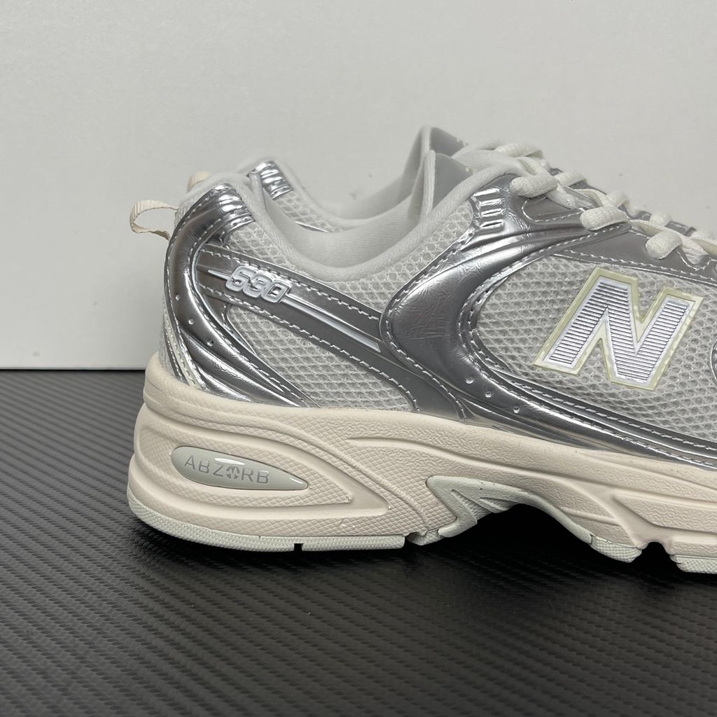 new-balance-530-silver-metallic-reflection-u5303ir-mesh-metallic-profile