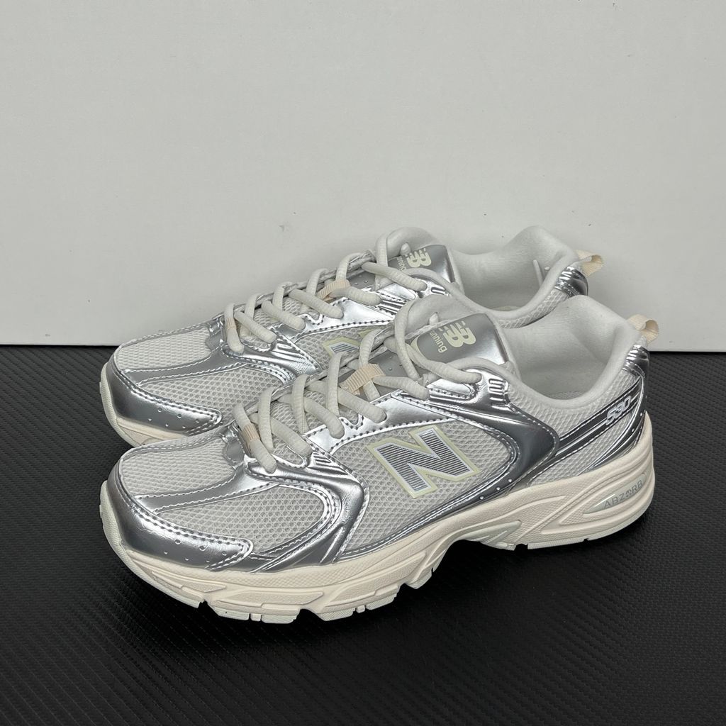 new-balance-530-silver-metallic-reflection-u5303ir-mesh-metallic-profile