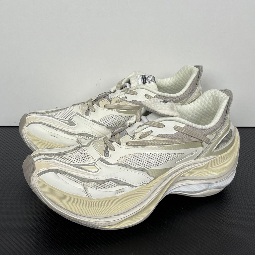 balenciaga-jet-sneaker-eggshell-mix-872642-wmrtn-9191-chunky-platform-profile