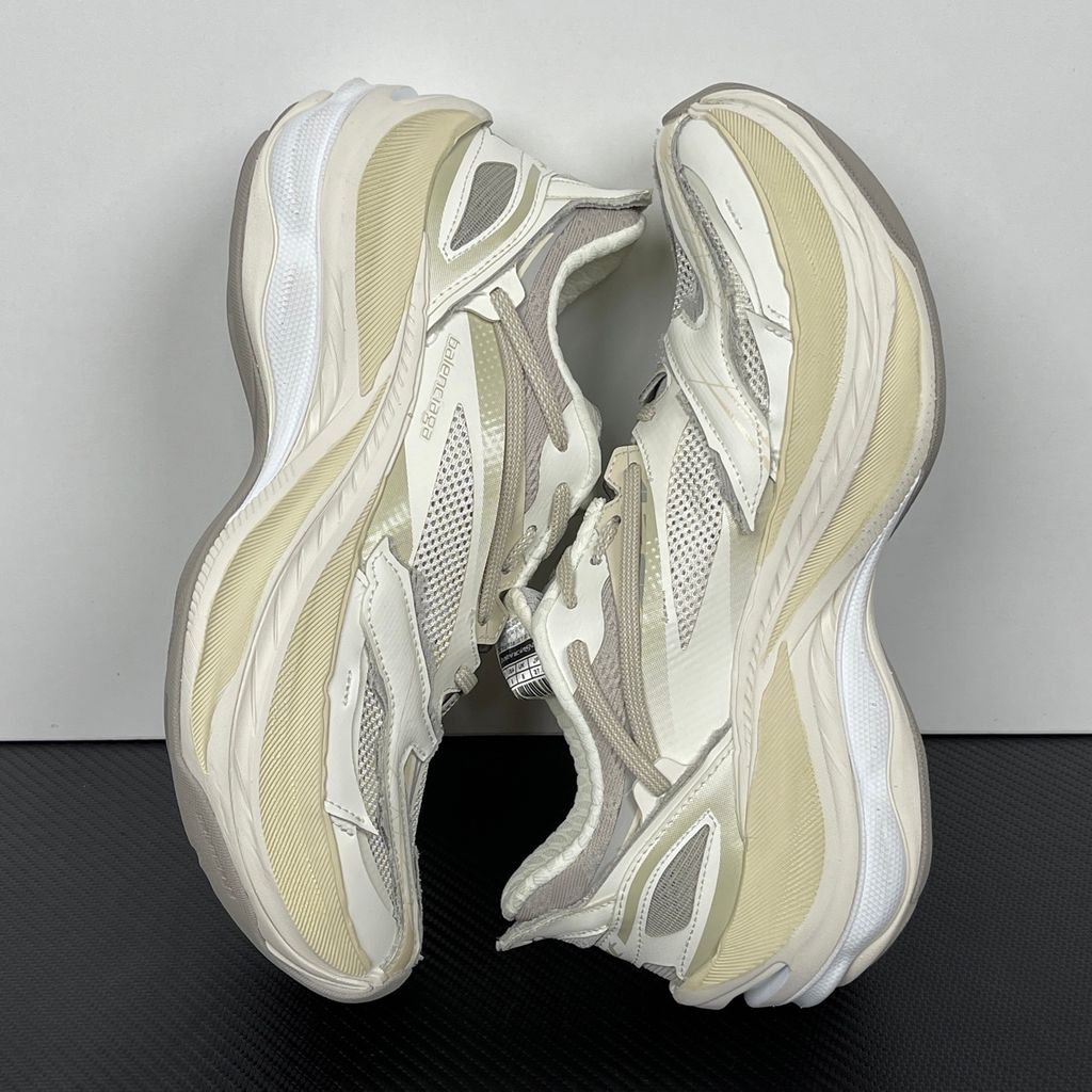balenciaga-jet-sneaker-eggshell-mix-872642-wmrtn-9191-chunky-platform-profile