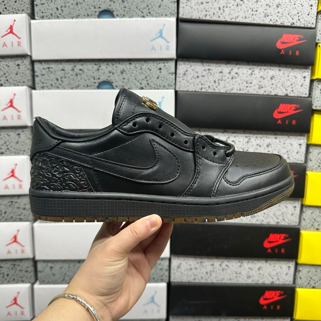 air-jordan-1-retro-low-og-xuanwu-year-of-the-snake-io3147-001-black-metallic-gold-profile.jpg