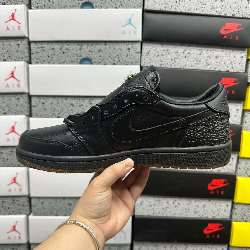 air-jordan-1-retro-low-og-xuanwu-year-of-the-snake-io3147-001-black-metallic-gold-profile.jpg