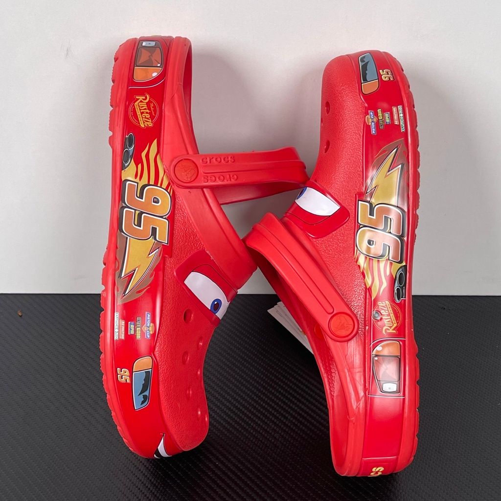 Shop the top-tier UA quality Cars x Crocs Classic Clog "Lightning McQueen" (205759-610) at HYPEKIXK. Secure this adult release featuring functional LED headlights and waterproof comfort. Fast, secure worldwide shipping available.