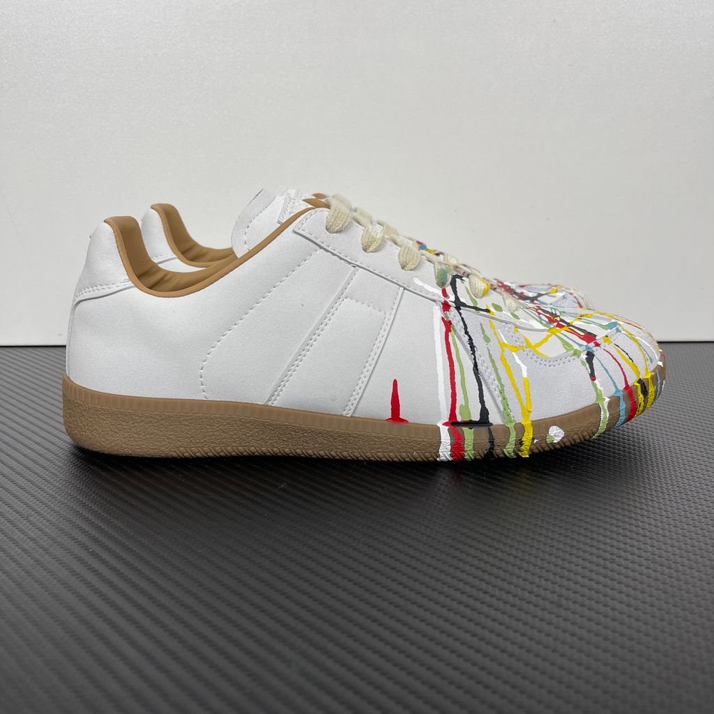 Shop the luxury Maison Margiela Replica 'Paint Drop' in White Calfskin (S58WS0109P1895T1016). Featuring hand-splattered multicolor paint and a classic gum sole. Fast worldwide shipping.
