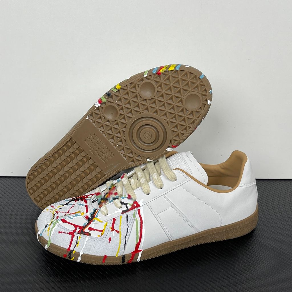 Shop the luxury Maison Margiela Replica 'Paint Drop' in White Calfskin (S58WS0109P1895T1016). Featuring hand-splattered multicolor paint and a classic gum sole. Fast worldwide shipping.