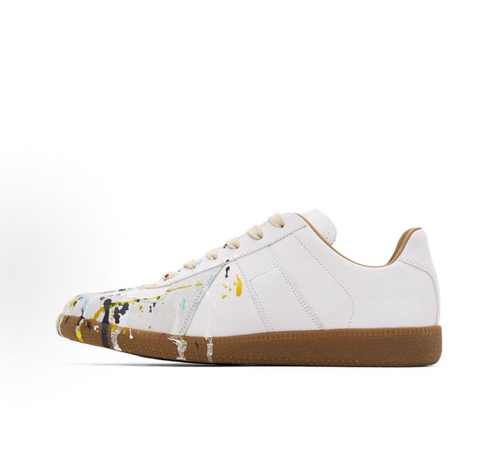 Shop the luxury Maison Margiela Replica 'Paint Drop' in White Calfskin (S58WS0109P1895T1016). Featuring hand-splattered multicolor paint and a classic gum sole. Fast worldwide shipping.