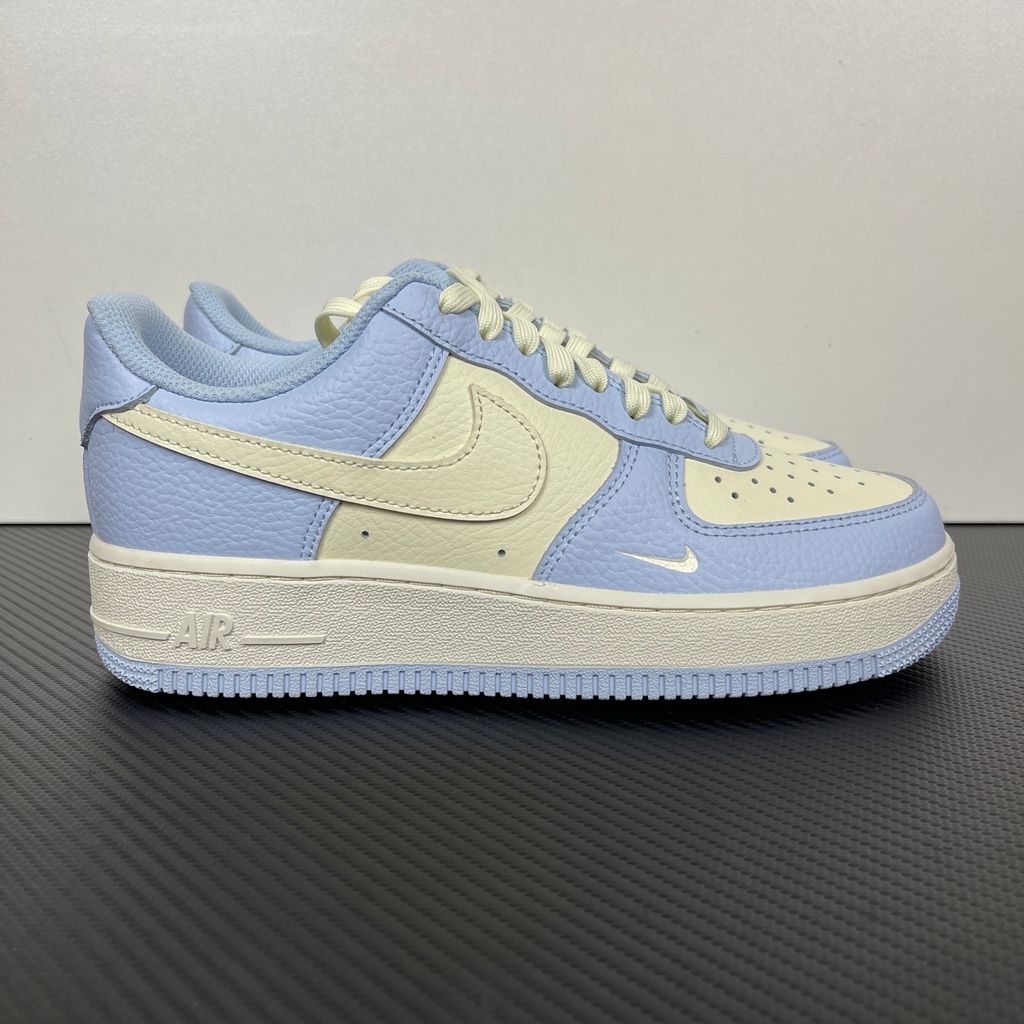 Nike Women's Air Force 1 '07 sneaker in Hydrogen Blue and Soft Pearl, featuring textured tumbled leather overlays, a cream Swoosh, and a mini embroidered Swoosh, SKU IV3222-400.