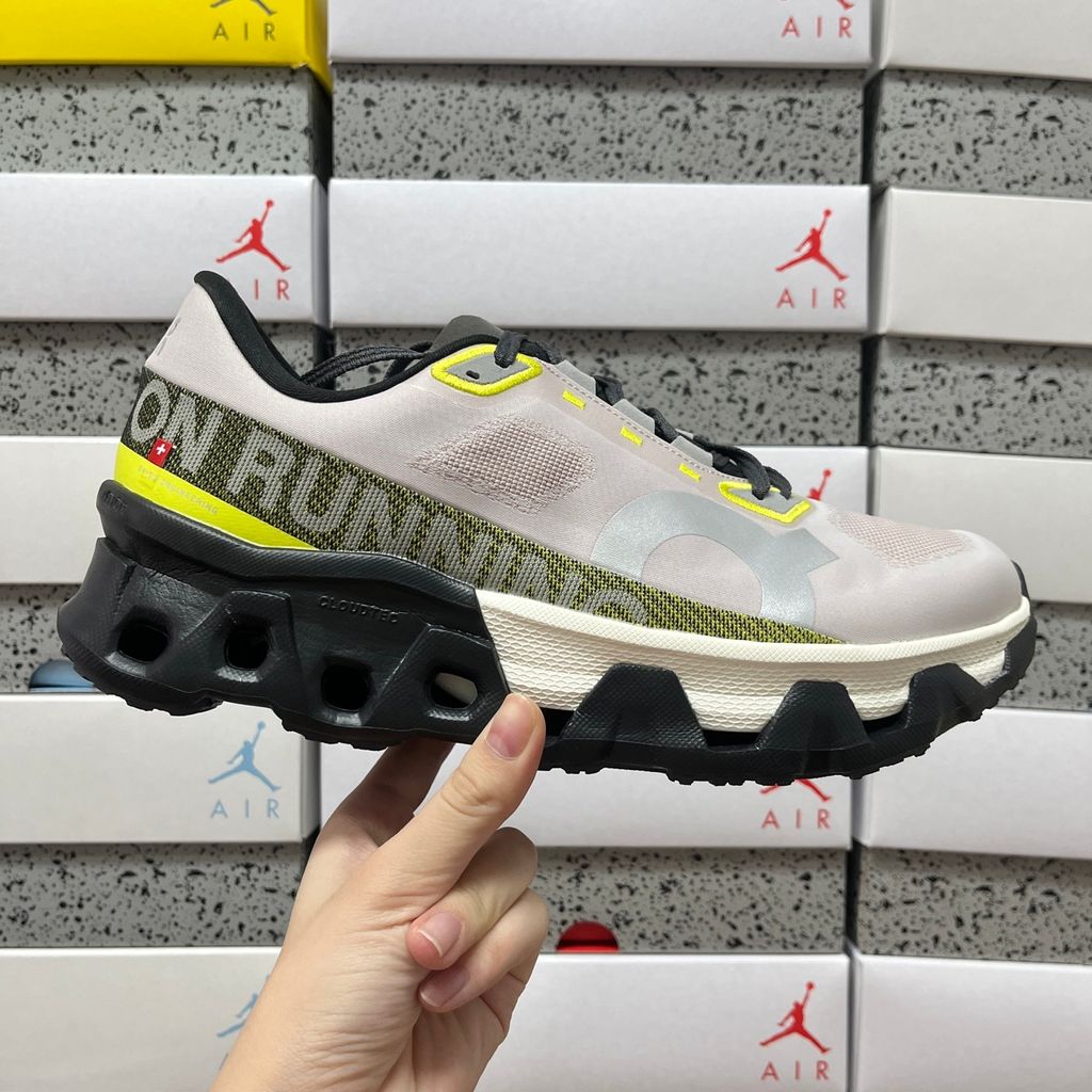 On Running Cloudmonster Hyper maximalist running shoe in Fade grey and Lime green, featuring a massive dual-tone CloudTec midsole and bold 'ON RUNNING' side branding, SKU 3ME10134323.