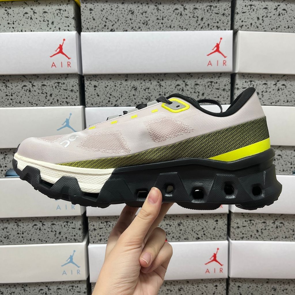 On Running Cloudmonster Hyper maximalist running shoe in Fade grey and Lime green, featuring a massive dual-tone CloudTec midsole and bold 'ON RUNNING' side branding, SKU 3ME10134323.