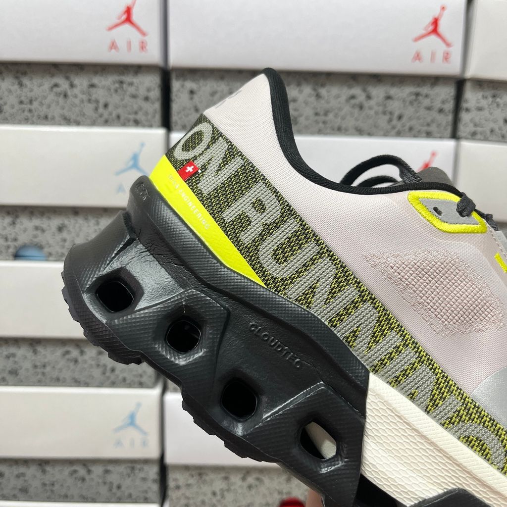 On Running Cloudmonster Hyper maximalist running shoe in Fade grey and Lime green, featuring a massive dual-tone CloudTec midsole and bold 'ON RUNNING' side branding, SKU 3ME10134323.