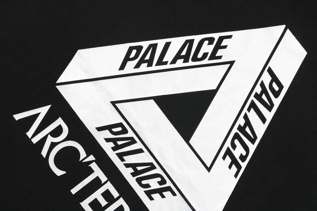 triangle-logo-digital-print-short-sleeve-t-shirt