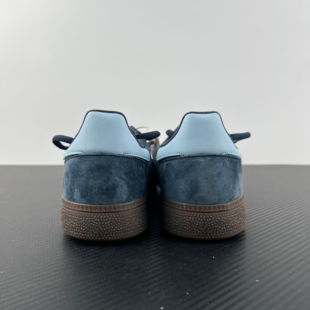 adidas Handball Spezial vintage terrace sneaker in Collegiate Navy suede, featuring Clear Sky light blue leather Three Stripes and a dark gum rubber sole, SKU BD7633.