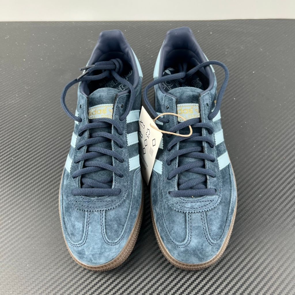 adidas Handball Spezial vintage terrace sneaker in Collegiate Navy suede, featuring Clear Sky light blue leather Three Stripes and a dark gum rubber sole, SKU BD7633.