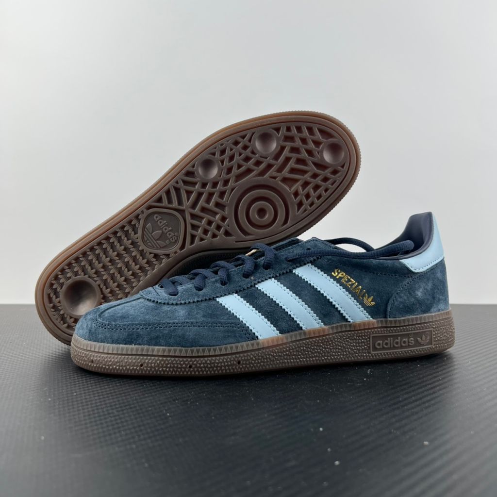 adidas Handball Spezial vintage terrace sneaker in Collegiate Navy suede, featuring Clear Sky light blue leather Three Stripes and a dark gum rubber sole, SKU BD7633.