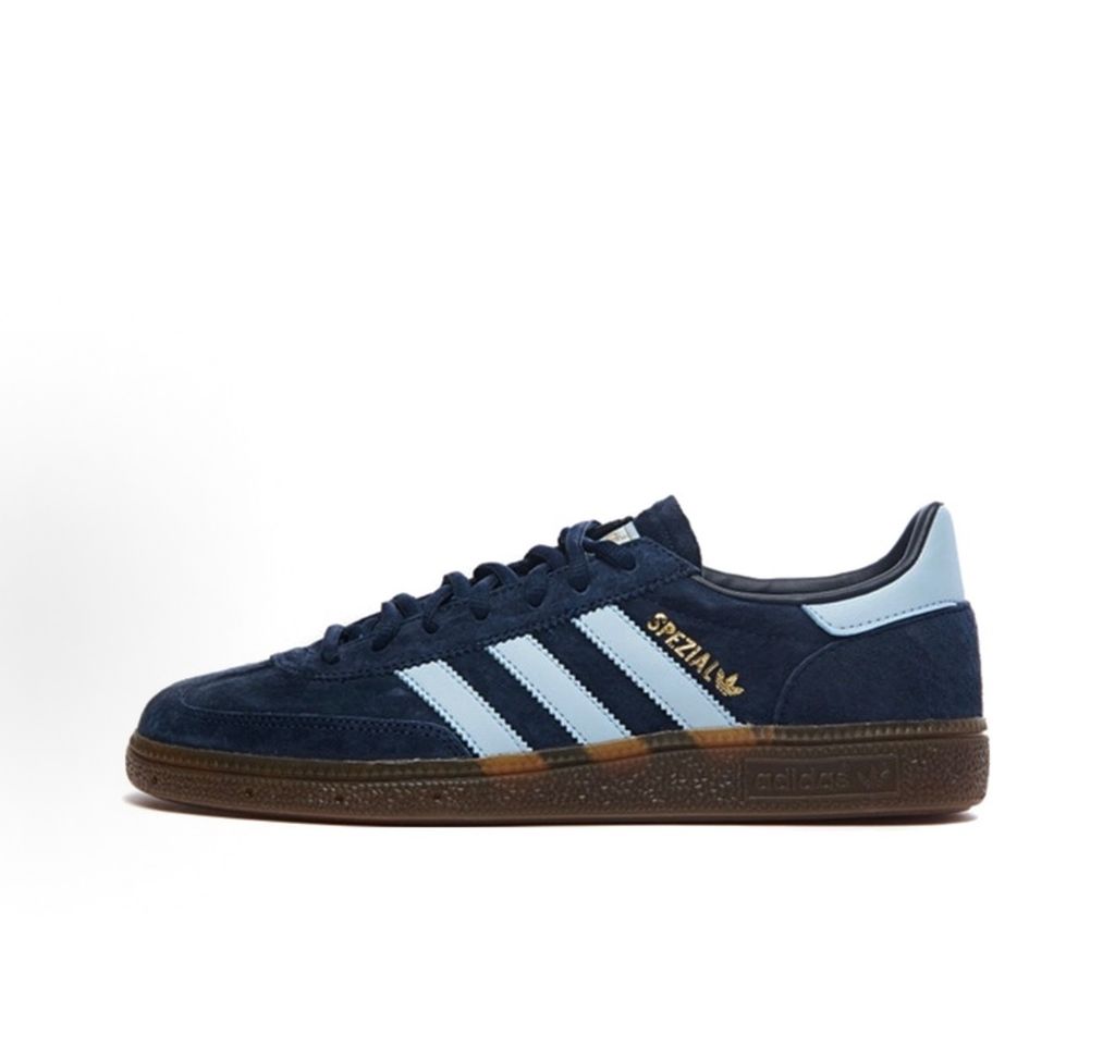 adidas Handball Spezial vintage terrace sneaker in Collegiate Navy suede, featuring Clear Sky light blue leather Three Stripes and a dark gum rubber sole, SKU BD7633.