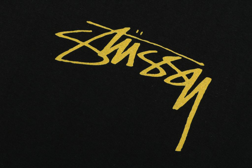 stussy-urban-inscription-digital-print-short-sleeve-tee