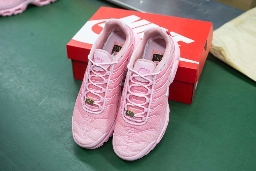 Nike Air Max Plus City Special ATL sneaker featuring a vibrant pink gradient mesh upper, wavy TPU overlays, metallic gold ATL tags, and signature Tuned Air cushioning, SKU DH0155-600.