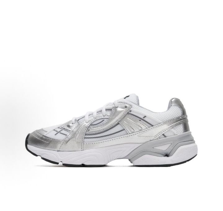 Under Armour UA Sola retro tech-runner side profile, featuring a clean white breathable mesh upper, dynamic metallic silver synthetic overlays, and a chunky white midsole, SKU 6005284-100.