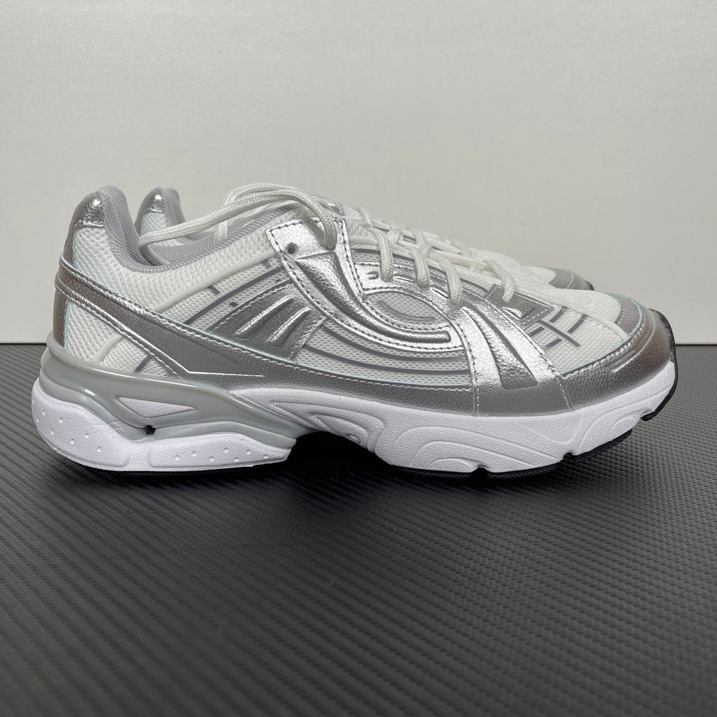 Under Armour UA Sola retro tech-runner side profile, featuring a clean white breathable mesh upper, dynamic metallic silver synthetic overlays, and a chunky white midsole, SKU 6005284-100.