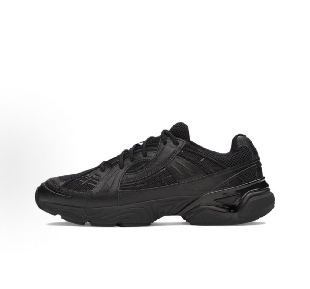 Under Armour UA Sola retro tech-runner side profile, featuring a clean triple black breathable mesh upper, dynamic tonal synthetic overlays, and a chunky black midsole, SKU 6005284-003.