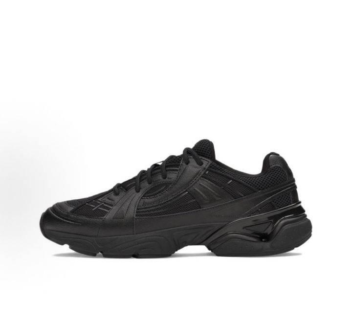 Under Armour UA Sola retro tech-runner side profile, featuring a clean triple black breathable mesh upper, dynamic tonal synthetic overlays, and a chunky black midsole, SKU 6005284-003.