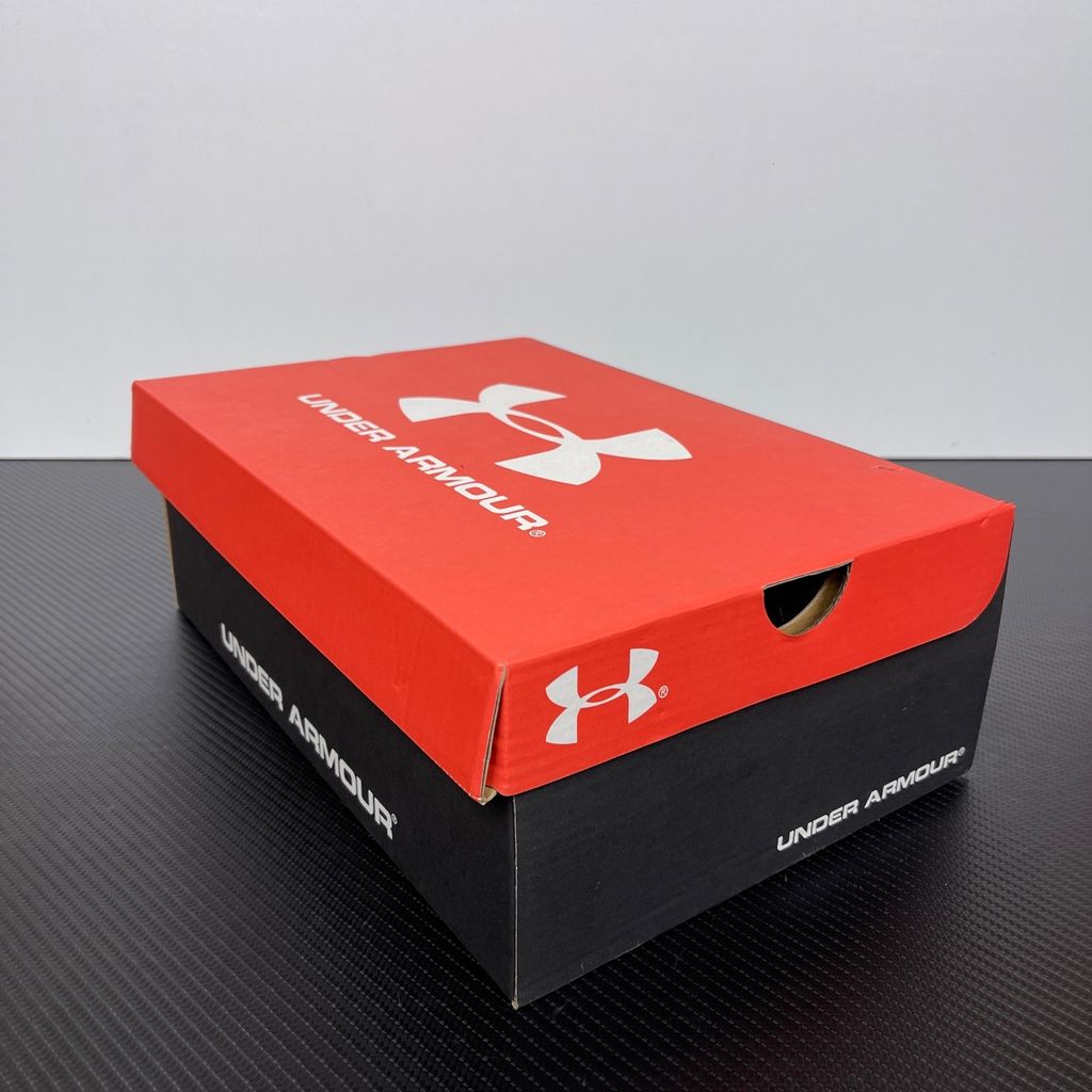 img_a465612e_20260701_i1782842965491_590_0_13.jpgUnder Armour UA Sola retro tech-runner side profile, featuring a clean black breathable mesh upper, dynamic black and metallic silver synthetic overlays, and a chunky white midsole, SKU 6005284-004.