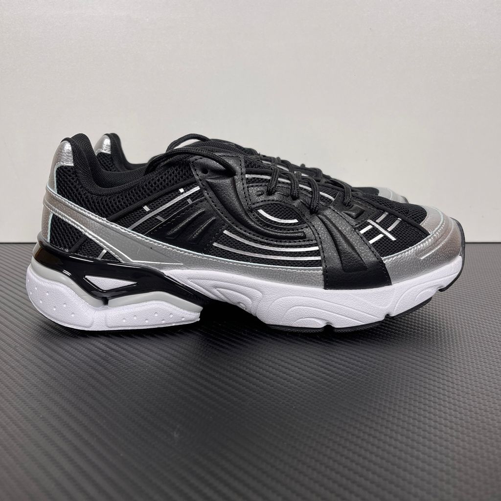 Under Armour UA Sola retro tech-runner side profile, featuring a clean black breathable mesh upper, dynamic black and metallic silver synthetic overlays, and a chunky white midsole, SKU 6005284-004.