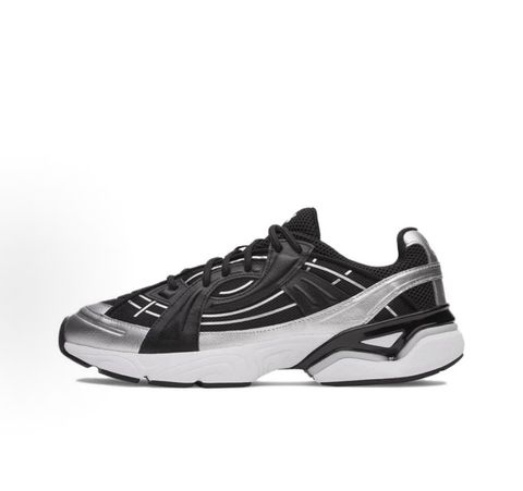 Under Armour UA Sola retro tech-runner side profile, featuring a clean black breathable mesh upper, dynamic black and metallic silver synthetic overlays, and a chunky white midsole, SKU 6005284-004.