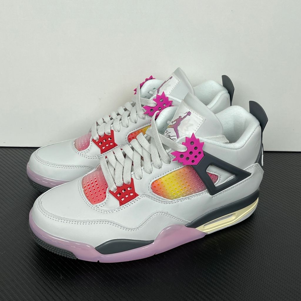 Vibrant, multi-colored accents and playful graphic details give this classic silhouette a fresh, animated energy that stands out from traditional heritage colorways.