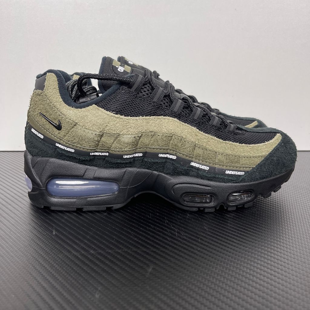Nike Air Max 95 SP x Undefeated "Geo La Brea" sneaker featuring a layered gradient upper in Medium Olive and dark green tones, premium suede construction, and a contrasting black midsole, SKU IB4523-200.
