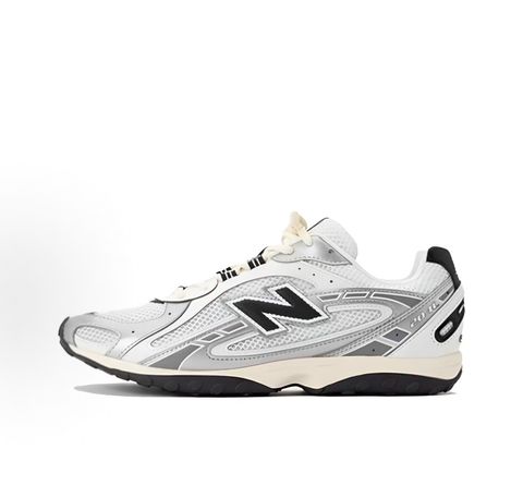 Side profile of the New Balance 204L 'Silver Metallic Black', showcasing the breathable black mesh upper, dynamic silver metallic synthetic overlays, classic 'N' logo, and a sleek, cushioned runner midsole.