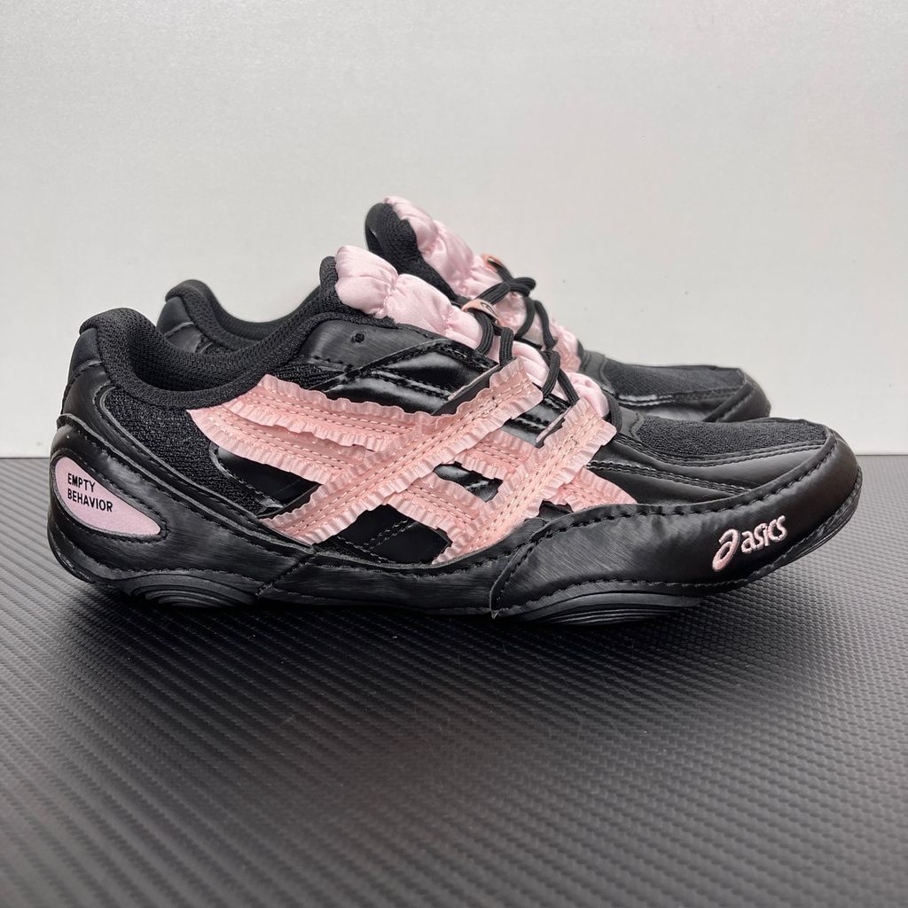 Side profile of the ASICS Hypersync sneaker in the 'Empty Behavior - Black Breeze' colorway, showcasing a stealthy black breathable mesh upper, signature ASICS branding, structural synthetic overlays, and a sleek, supportive midsole.