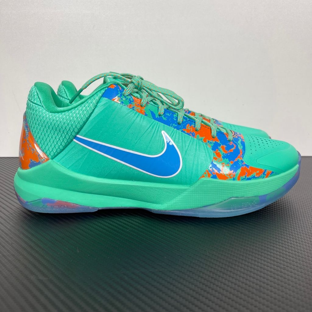 Side profile of the Nike Kobe 5 Protro 'Jalen Brunson NY vs. NY' PE sneaker, highlighting the sharp, low-top performance silhouette, signature Kobe detailing, and the unique color blocking inspired by NYC basketball.