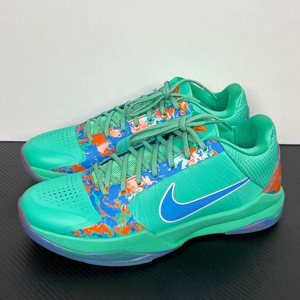 Side profile of the Nike Kobe 5 Protro 'Jalen Brunson NY vs. NY' PE sneaker, highlighting the sharp, low-top performance silhouette, signature Kobe detailing, and the unique color blocking inspired by NYC basketball.